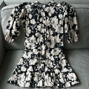 Floral dress with balloons sleeves